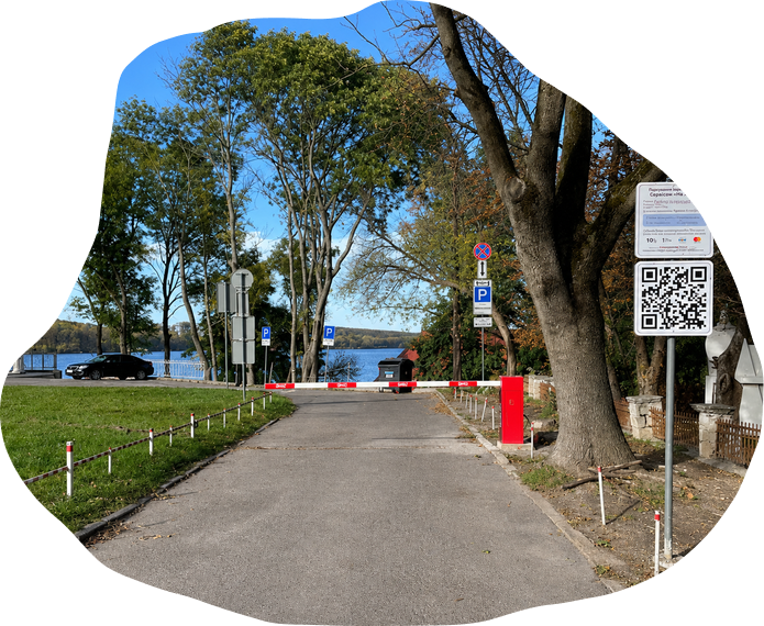 Шлагбаум з QR-оплатою на реалізованому обʼєкті NPC